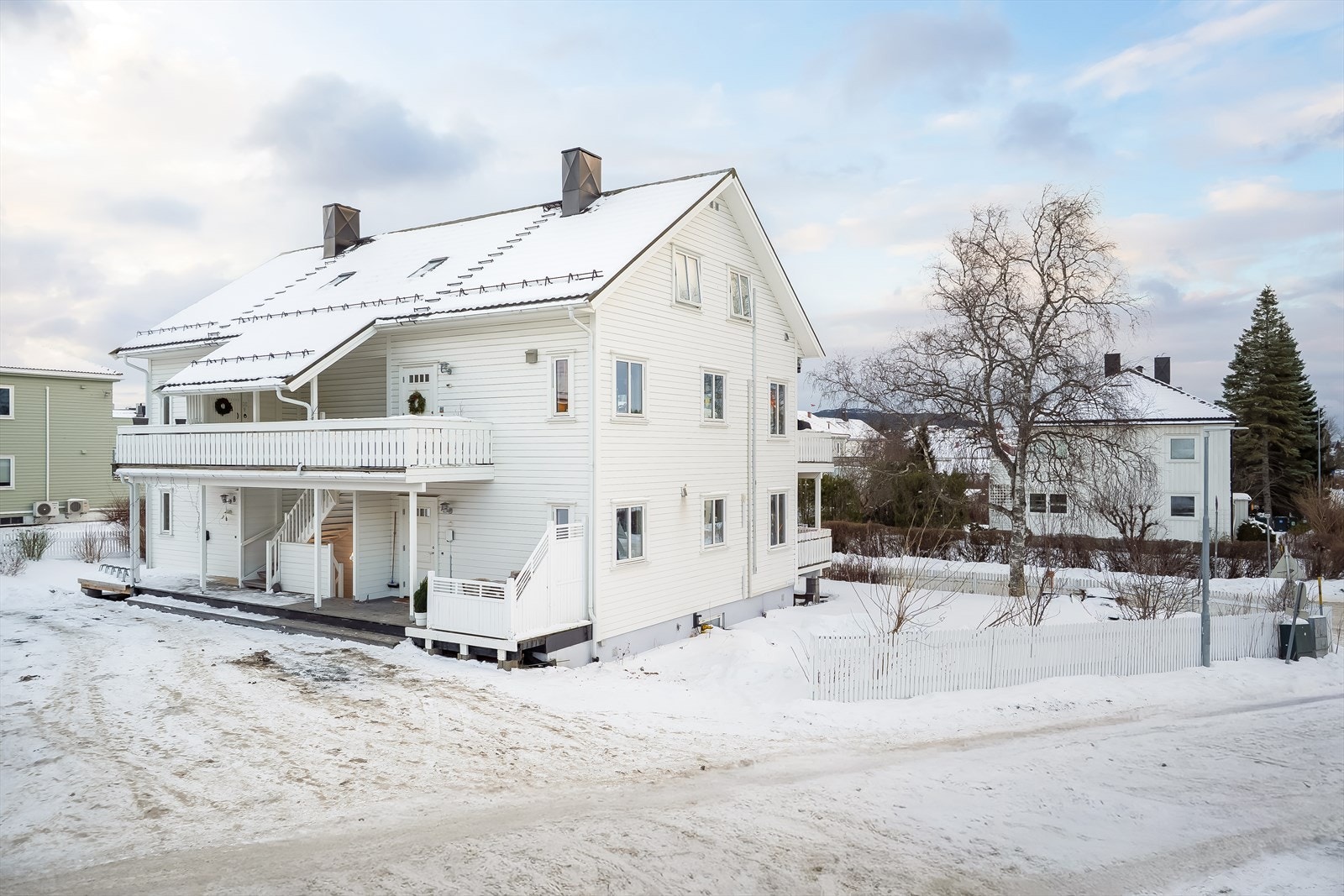 Leiligheten ligger i et svært populært område på Tyholt, hvor man har de fleste dagligdagse fasiliteter innen gangavstand. Galleribilde