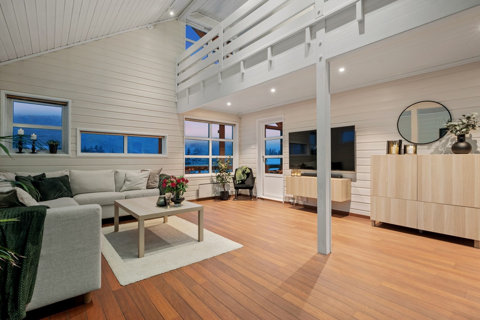 Stuen på 35 kvm gir deg et åpent og innbydende oppholdsrom Galleribilde