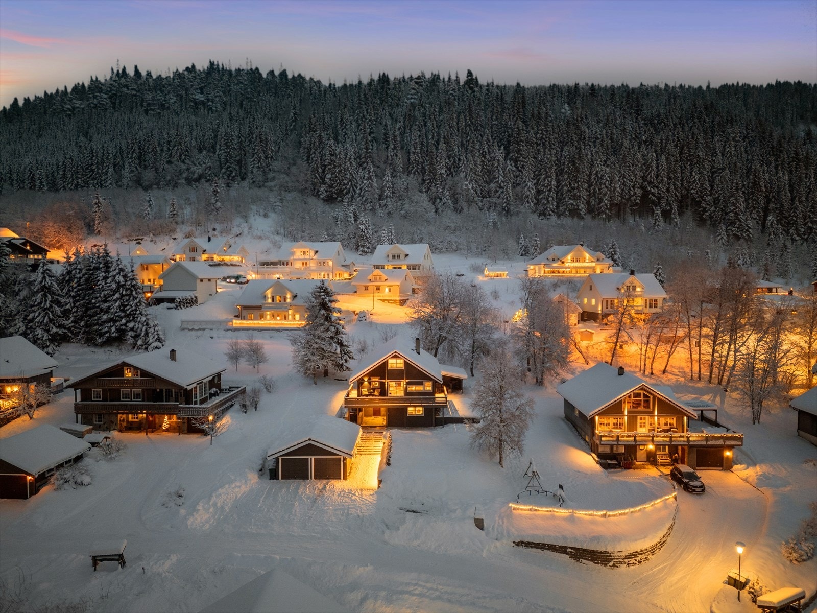 Tomten på 1 123 kvm, gir godt med boltreplass til hele familien. Galleribilde