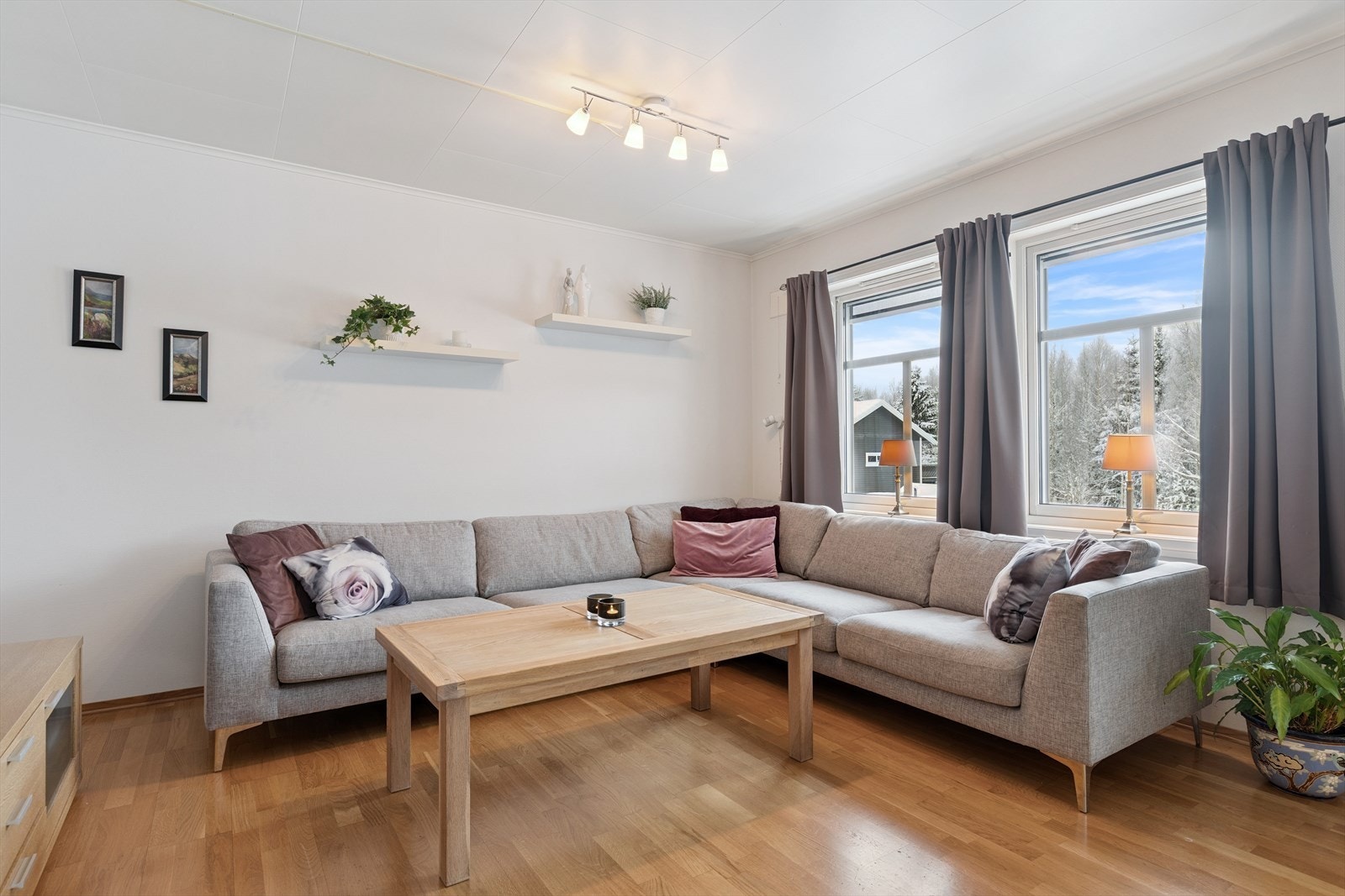 Vegger med strie og en nøytral fargepalett gir et godt utgangspunkt for personlig innredning. Galleribilde