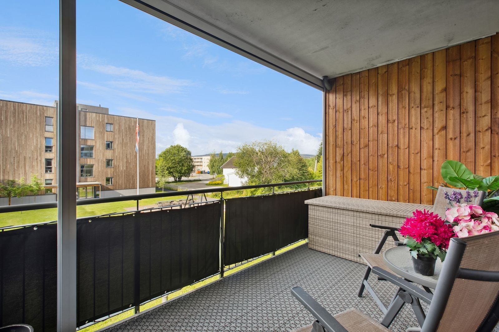 Leiligheten disponerer en balkong på 17 kvm med gode solforhold. Galleribilde