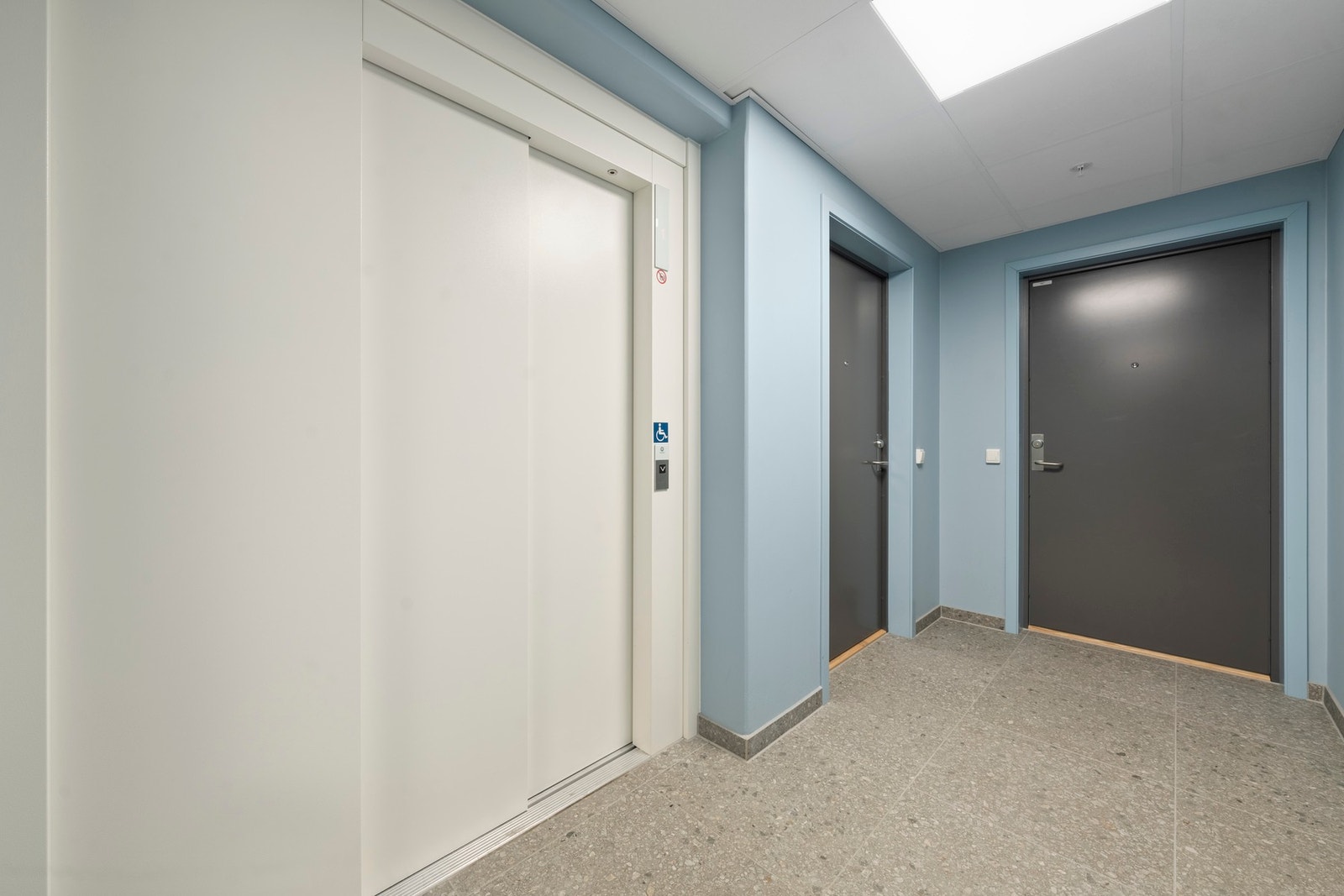 Heis til 6 etasje og garasjekjeller. Galleribilde