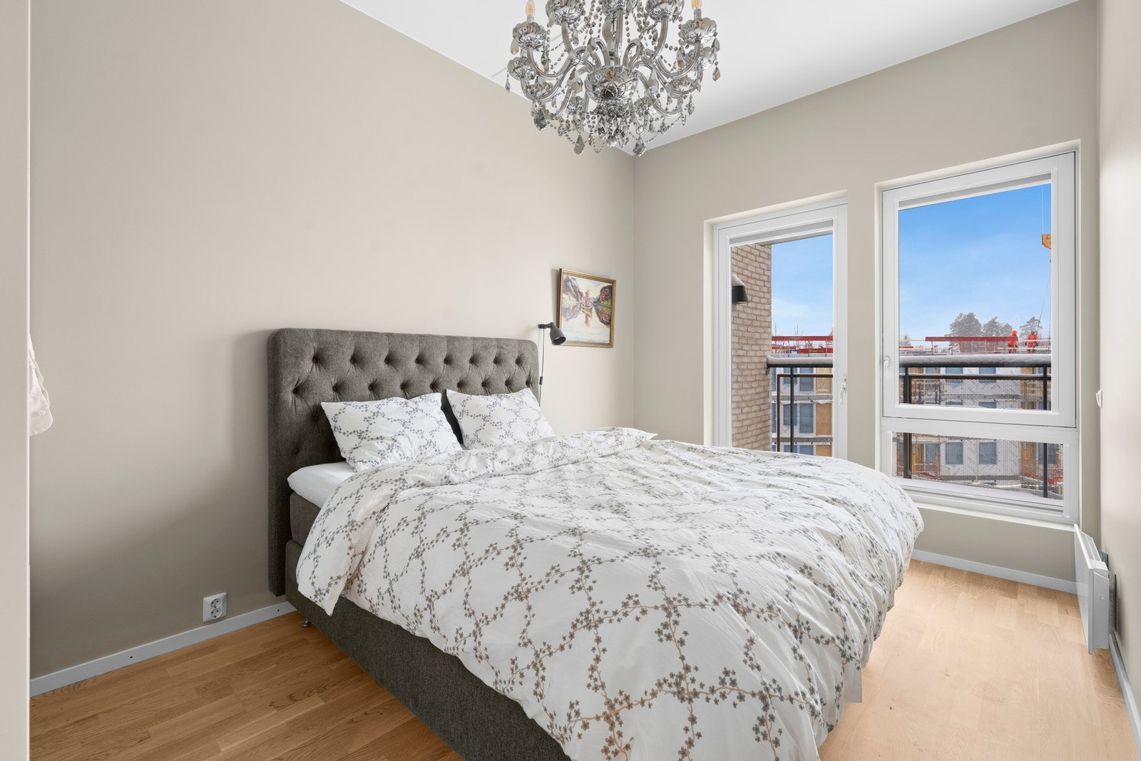 Leiligheten har 2 soverom av god størrelse. Begge med garderobeskap. Galleribilde