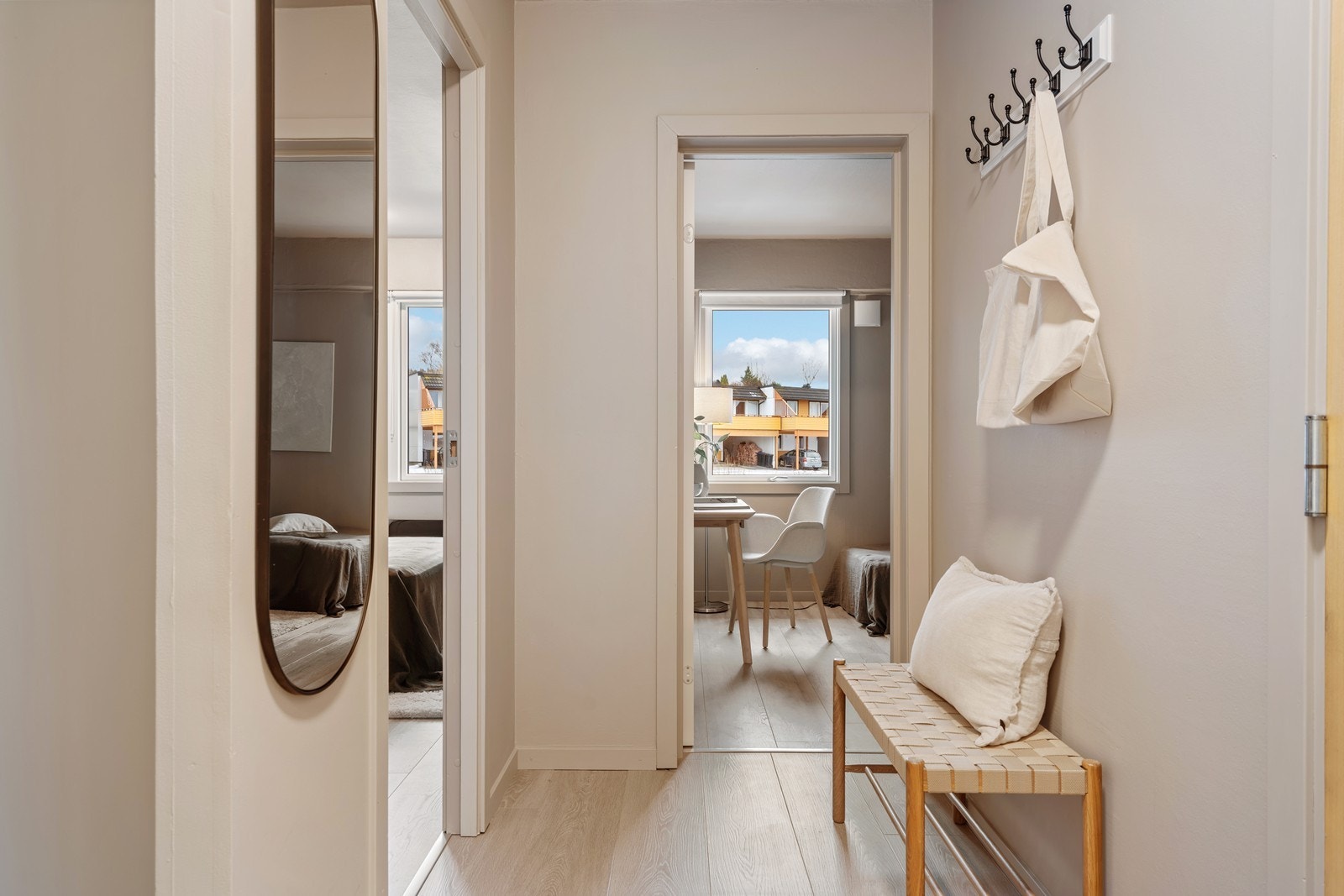 Velkommen ! Lys og trivelig gang/hall. Galleribilde