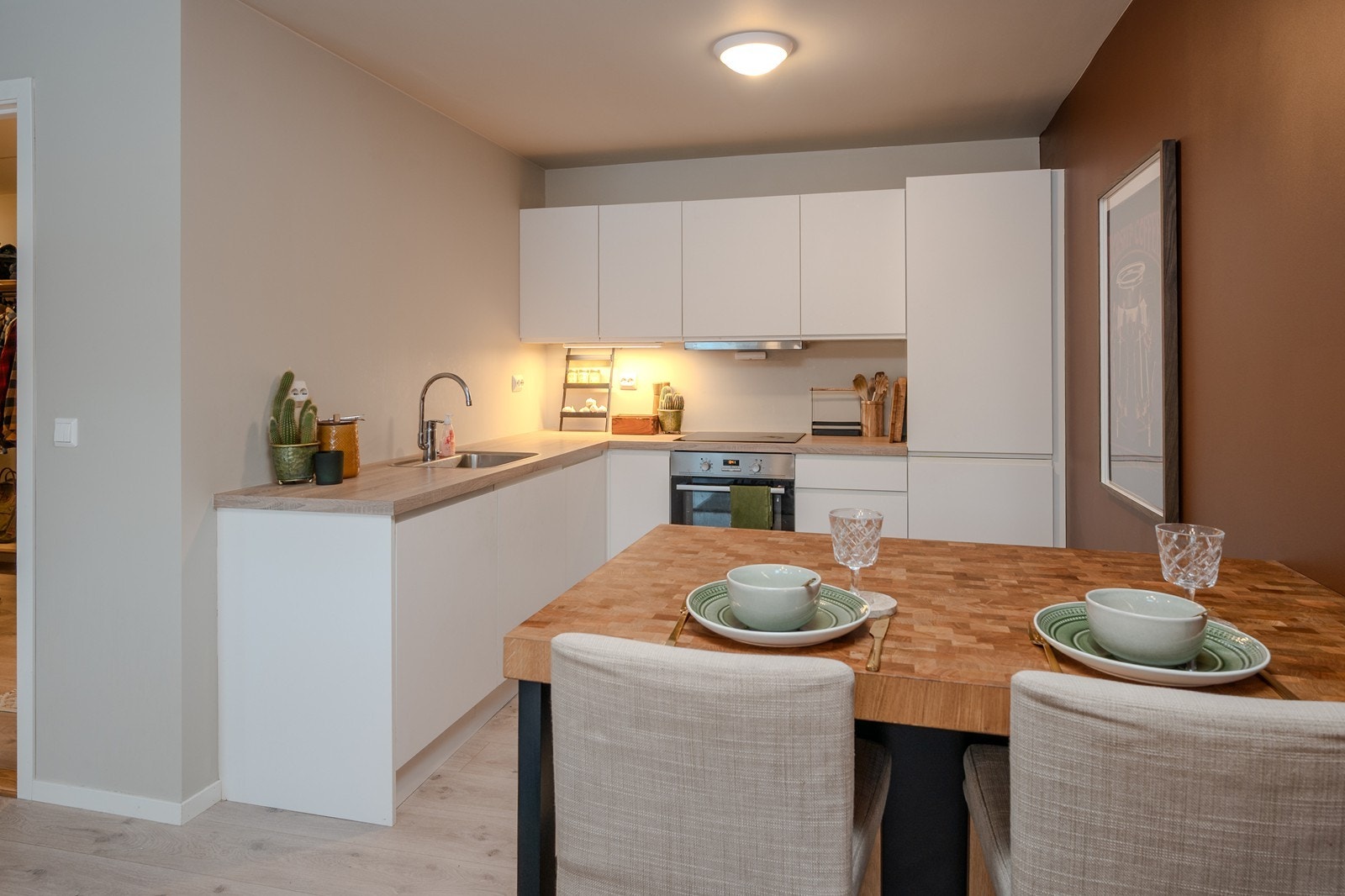 Stilrent kjøkken med slette overflater Galleribilde