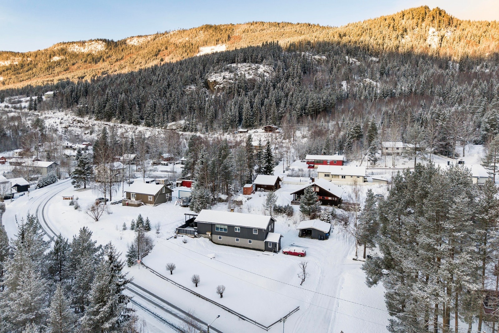 En trivelig familiebolig med utleie leilighet! Galleribilde
