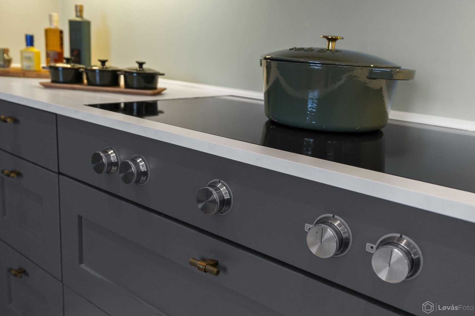 Kjøkkenet har integrerte hvitevarer fra Gaggenau Galleribilde