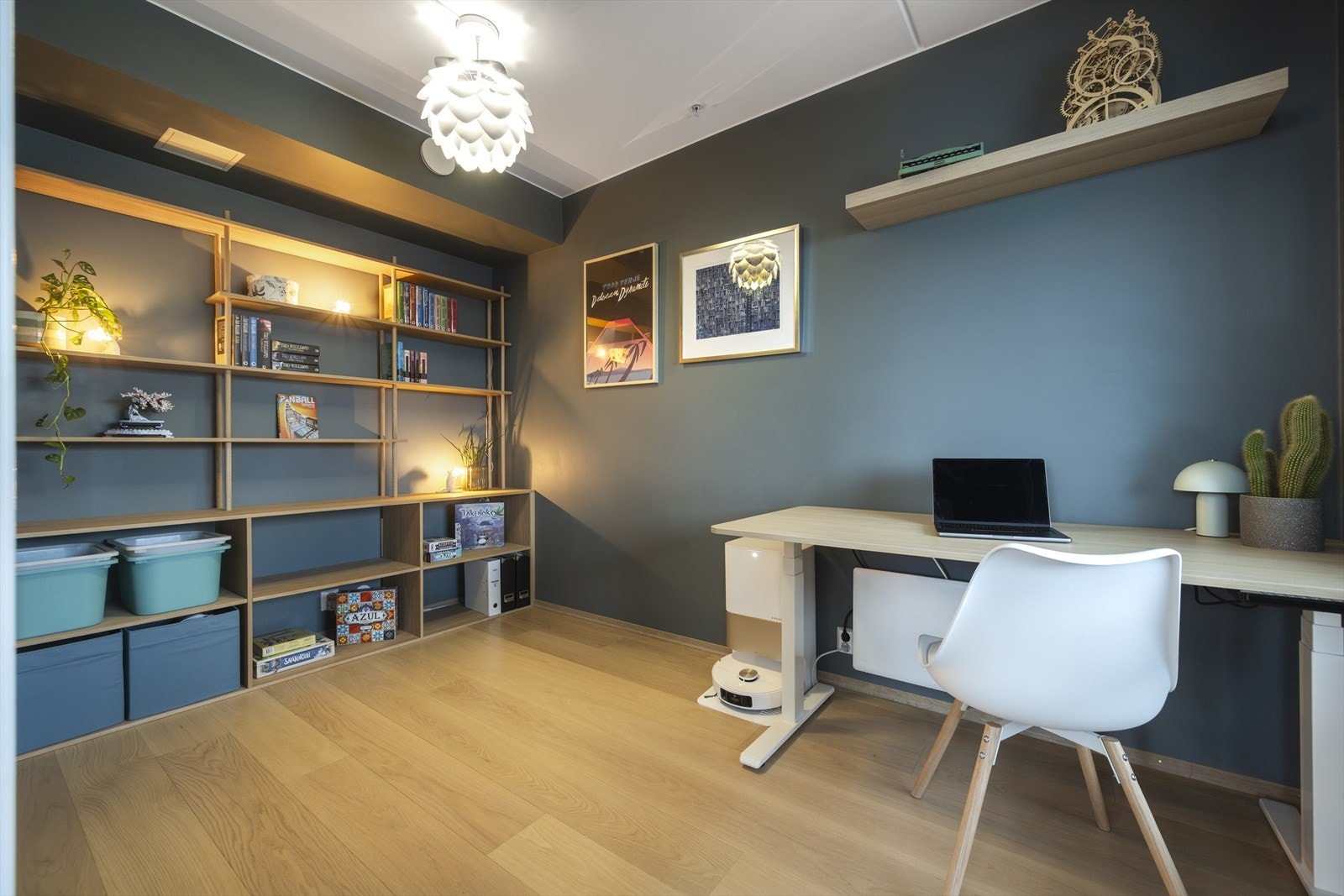 Fleksibelt rom som fungerer perfekt som barnerom, gjesterom eller hjemmekontor. Galleribilde