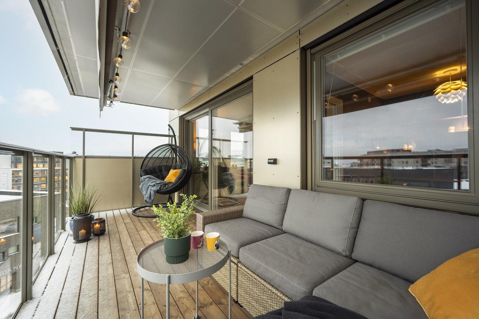 Leiligheten ligger fritt og fint i 5.etg. med heis og en flott utsikt. Galleribilde