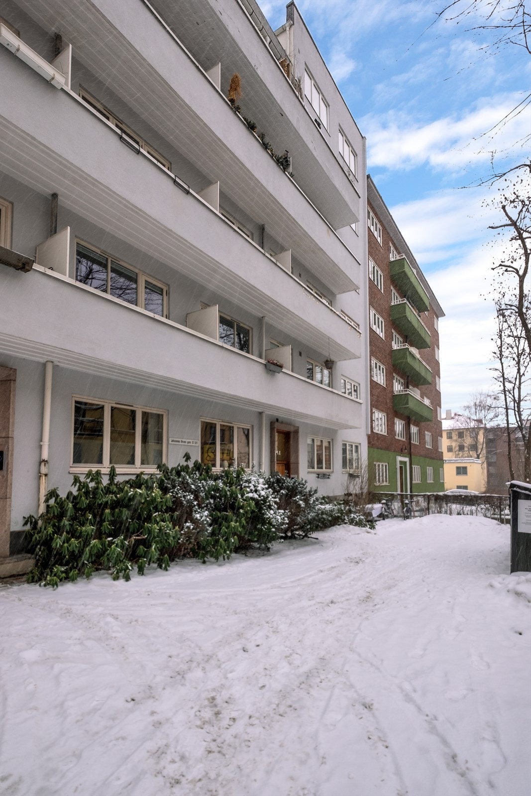 Hyggelig adkomst/fellesareal med klassisk gårdsmiljø. Galleribilde