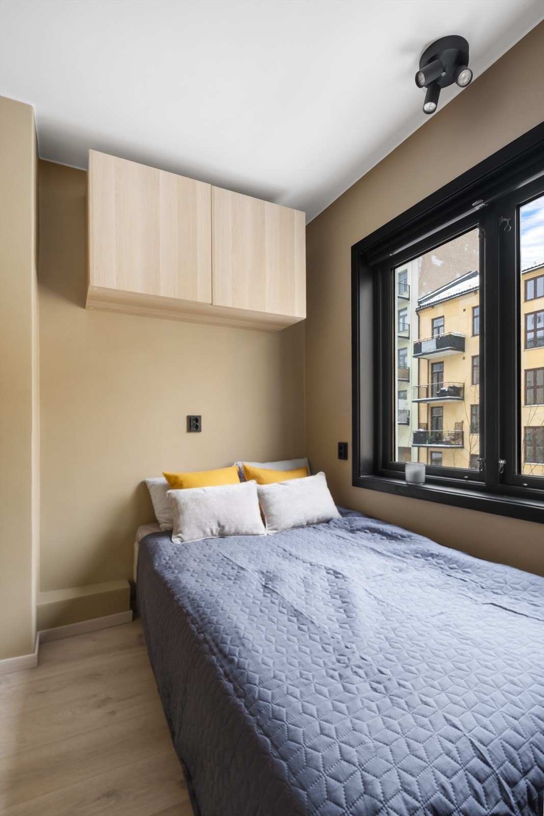 Rommet har et behagelig lysinnslipp og fleksible møbleringsmuligheter. Galleribilde