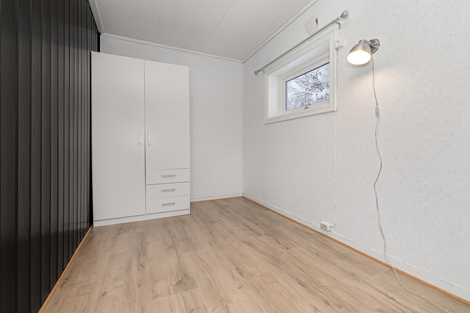 Soverom nr 2 med garderobeløsning. Galleribilde