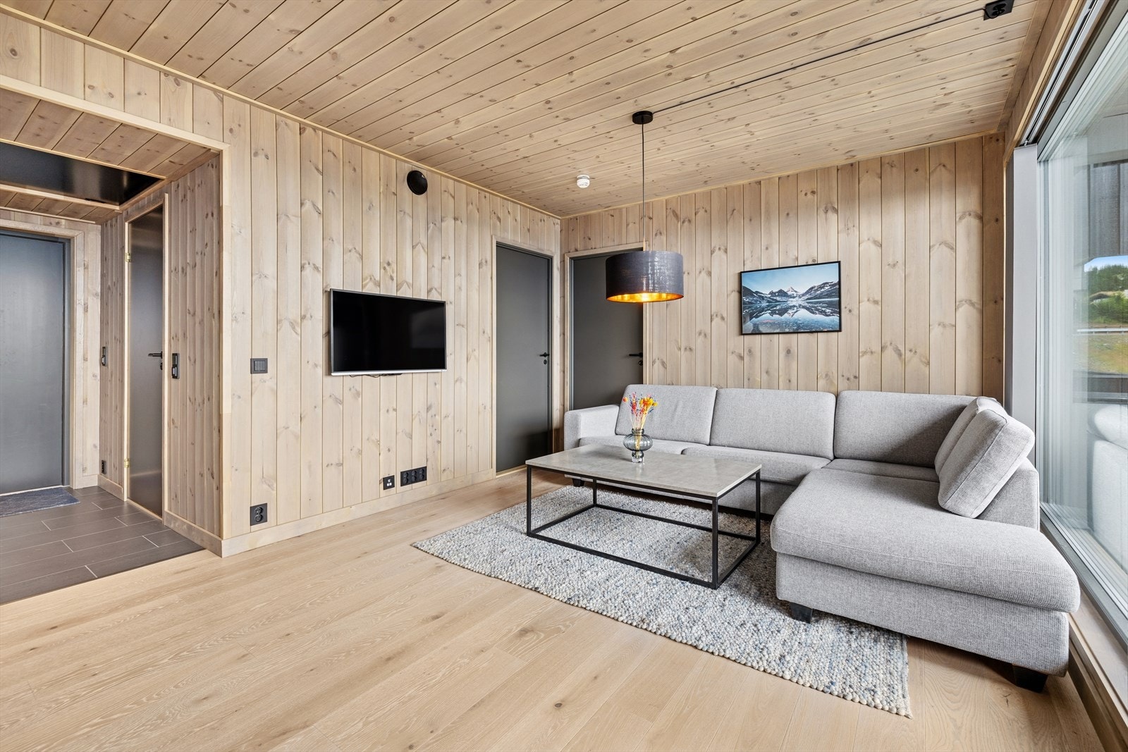 TV-krok med utsikt og behagelig atmosfære, perfekt for rolige kvelder Galleribilde