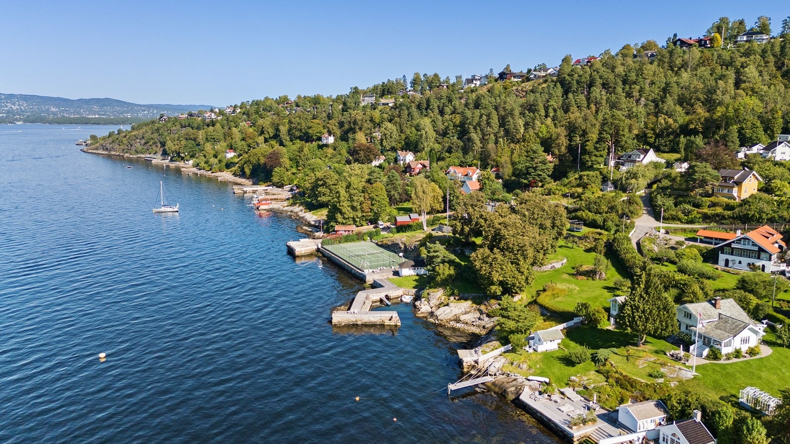Kort vei til badeplass og strandpromenade på Flaskebekk. Galleribilde