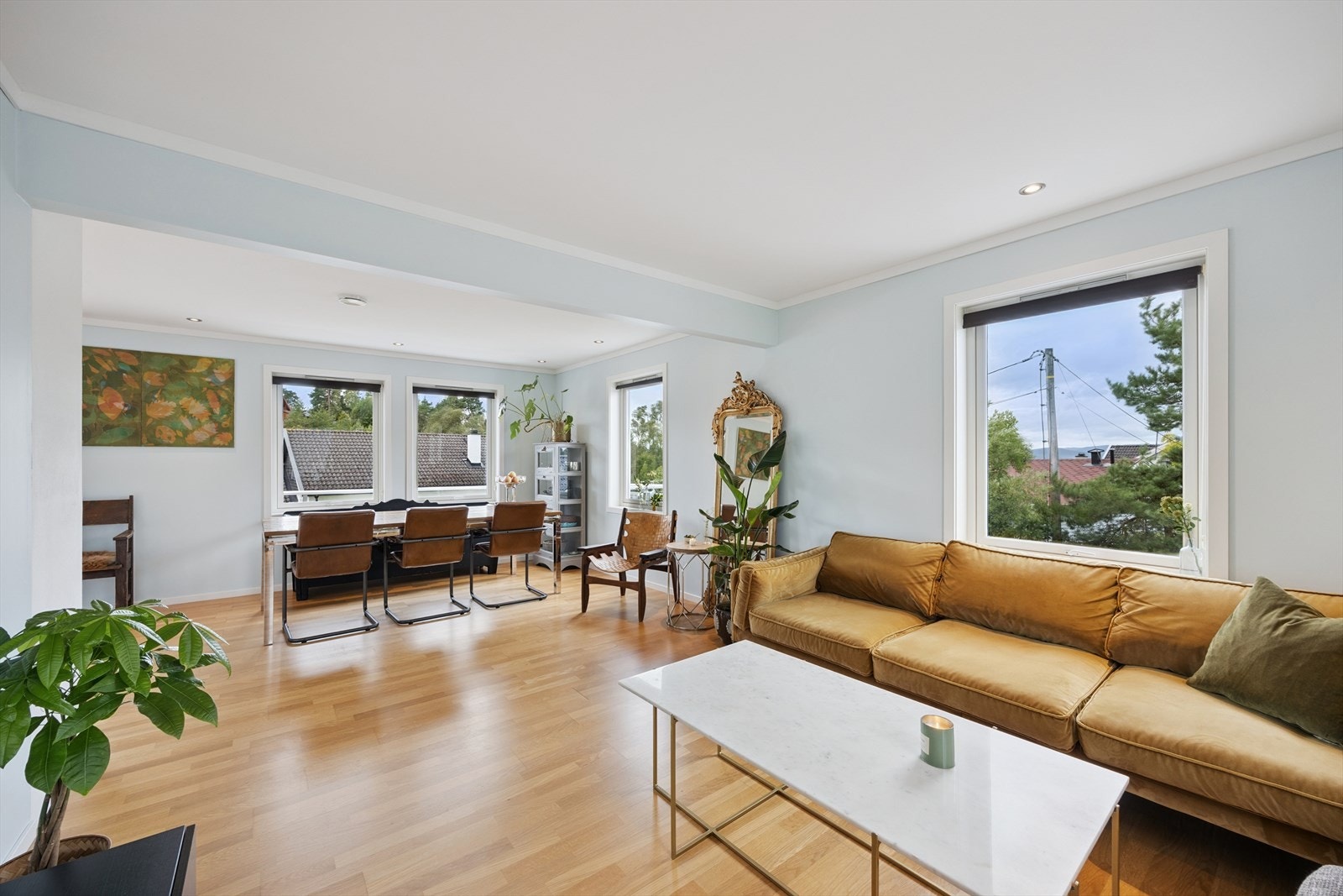 Gode vindusflater sørger for at rommet får godt med naturlig lys. Galleribilde