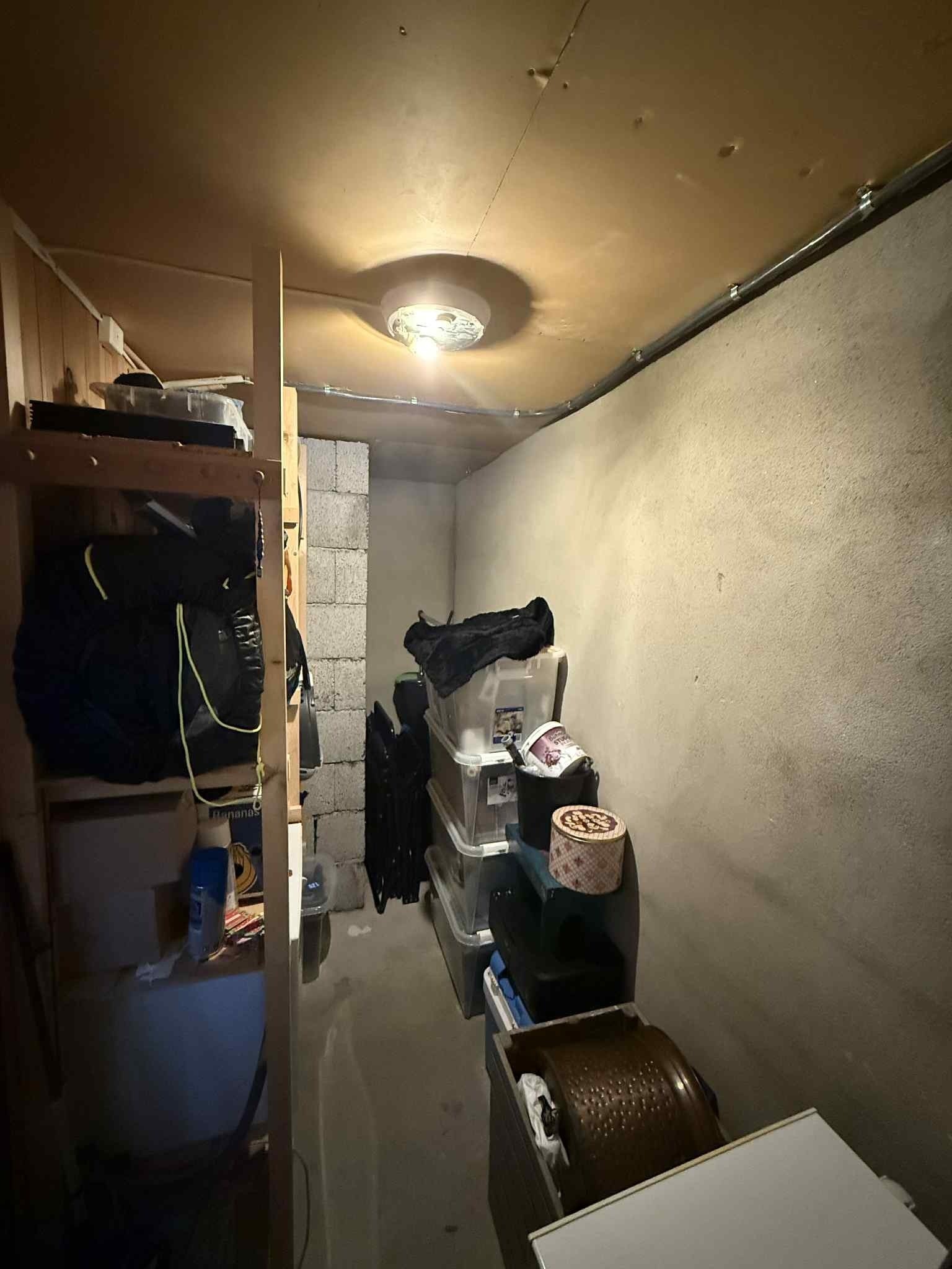 Bod med inngang fra gang. Galleribilde