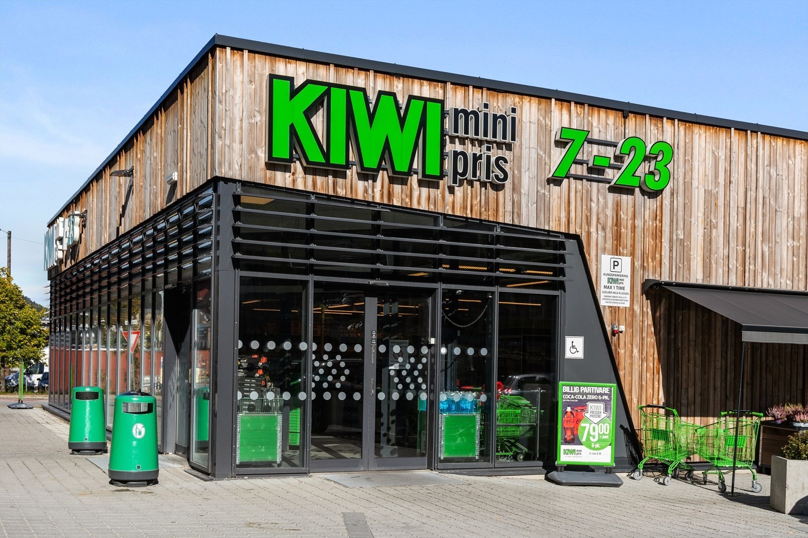 Fra leiligheten er det kort vei til flere matbutikker Galleribilde