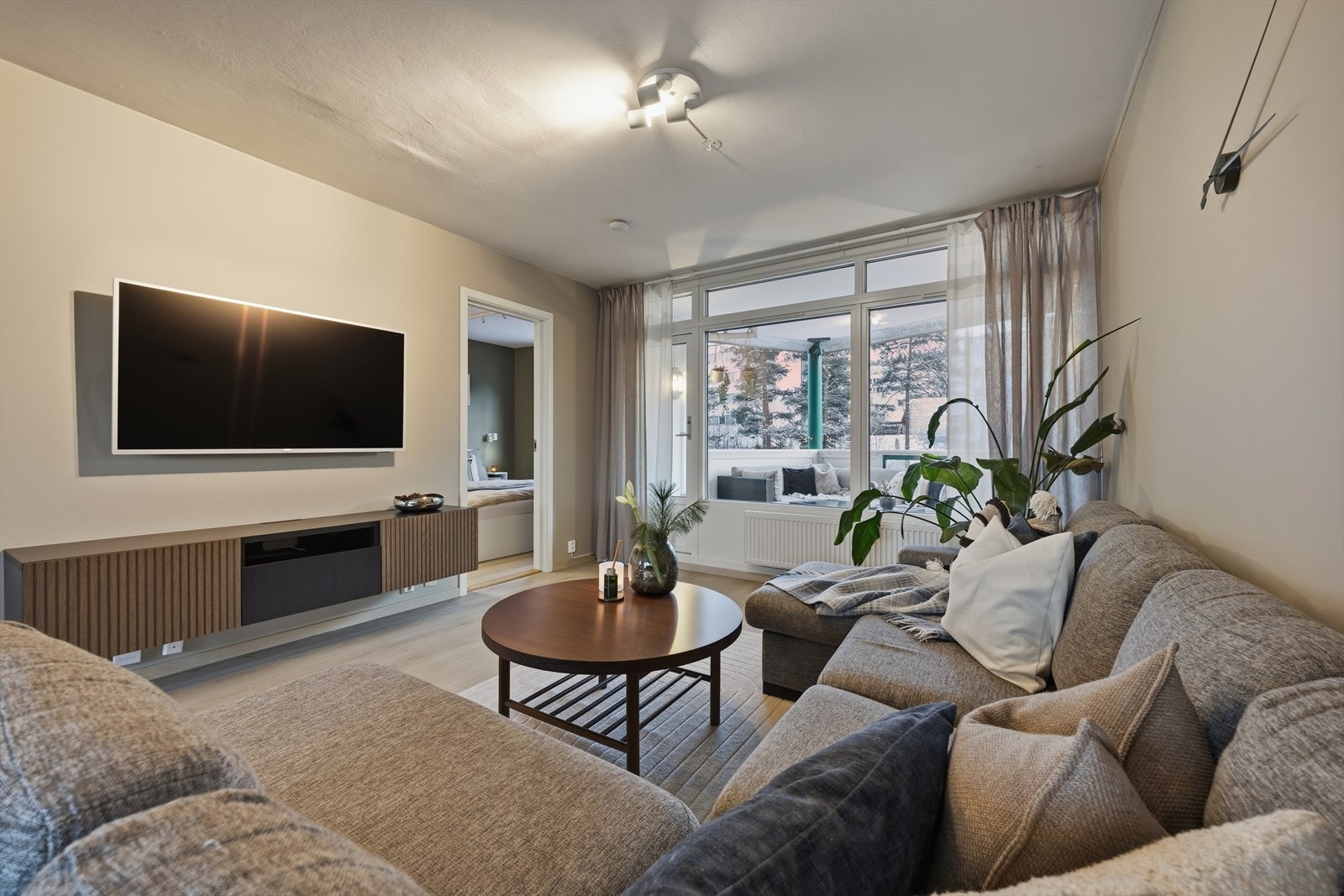 Fra stuen er det adkomst til hovedsoverom Galleribilde