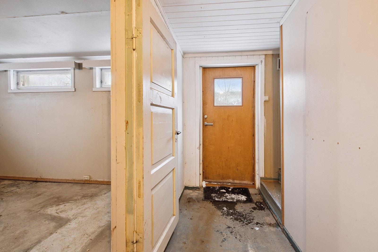 Huset har full kjeller med egen inngang og gode muligheter. Galleribilde