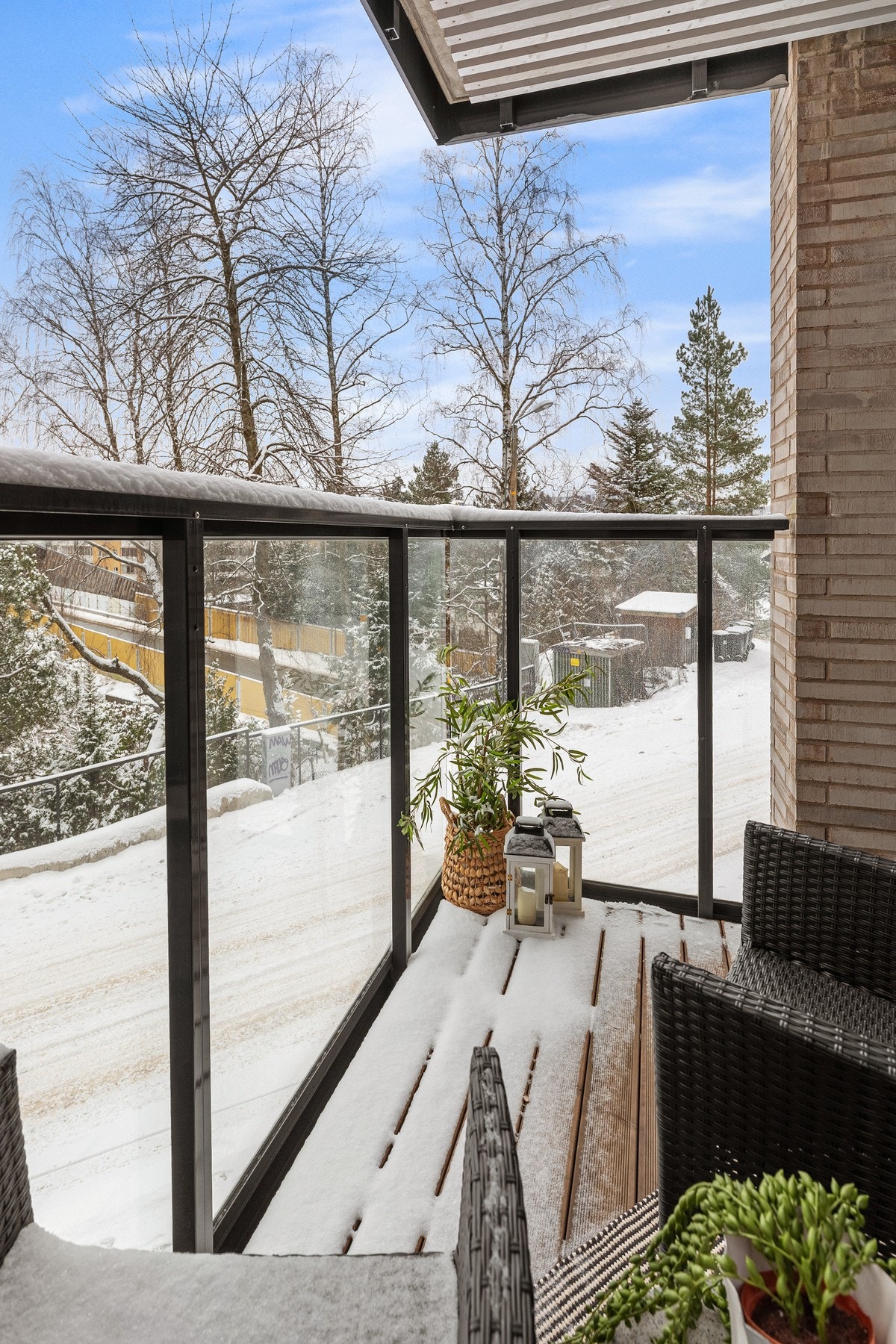 Balkongen er på ca. 3 kvm, med plass til utemøblement. Galleribilde