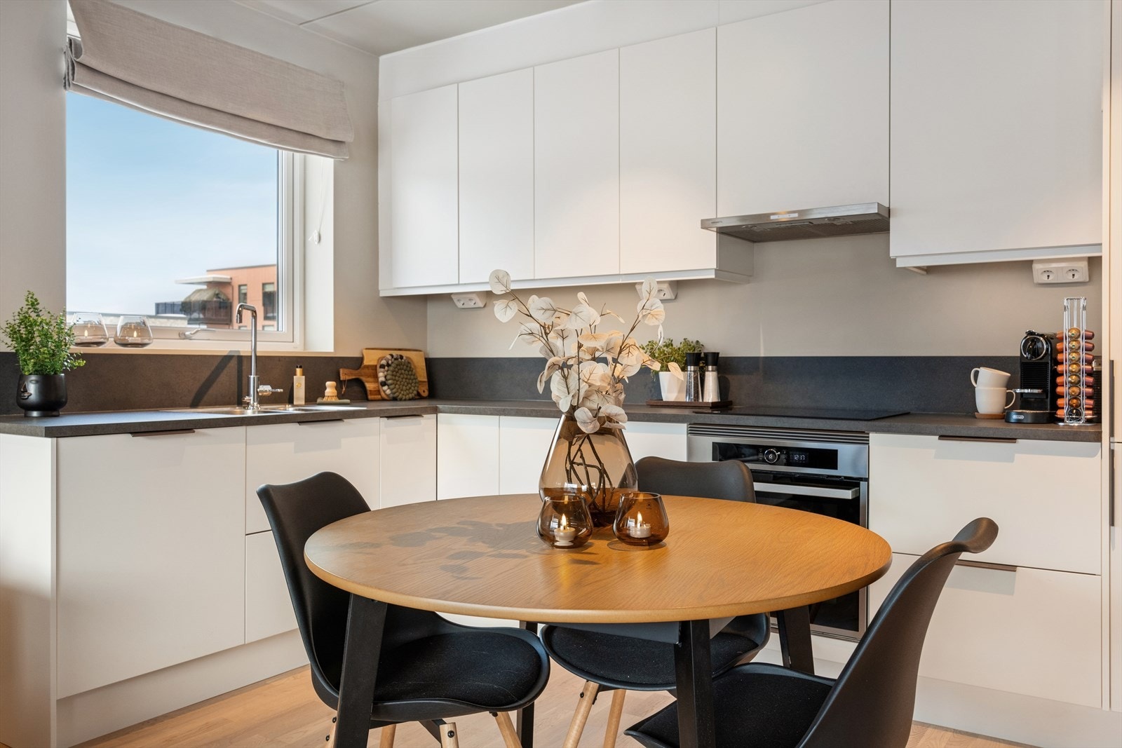 Her er det også plass til en hyggelig spisegruppe. Galleribilde