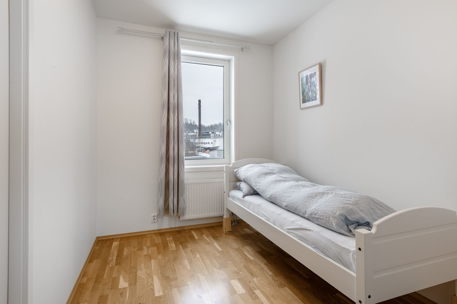 Soverom to med ulike bruksmuligheter, enten du ønsker soverom, gjesterom eller kontor. Galleribilde