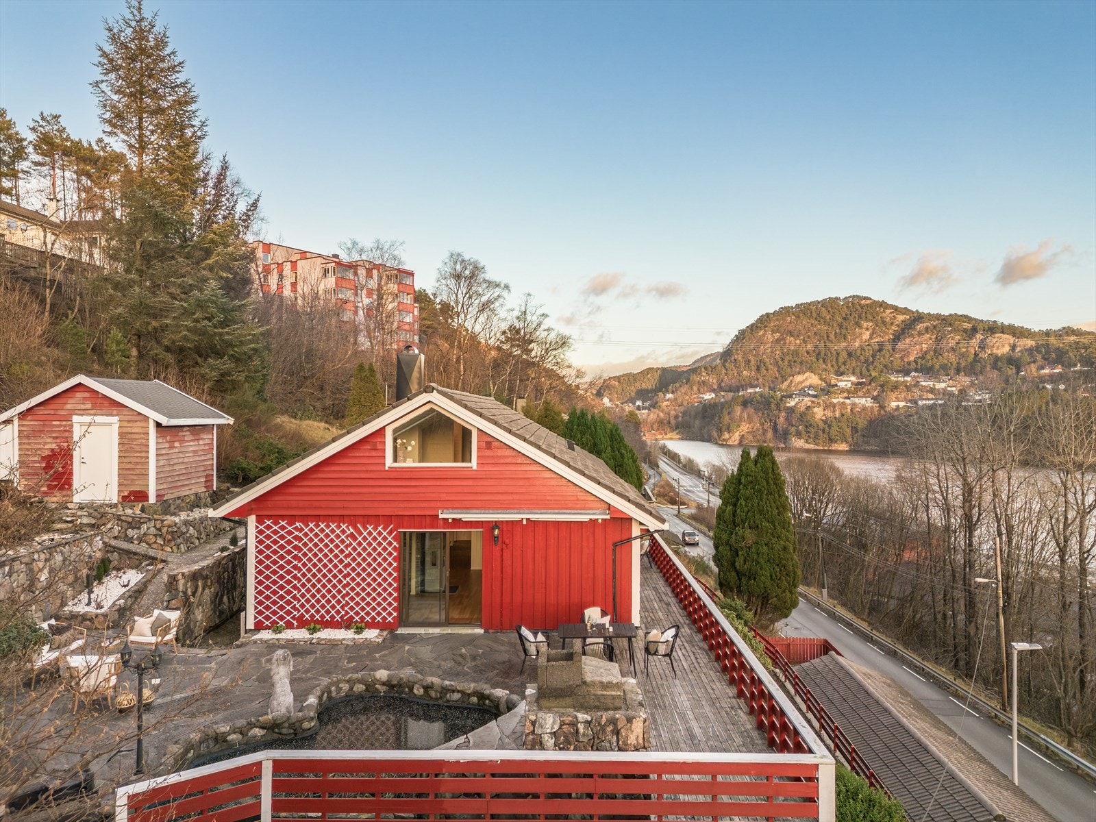 - Romslig tomt på hele 898,3m² - Galleribilde