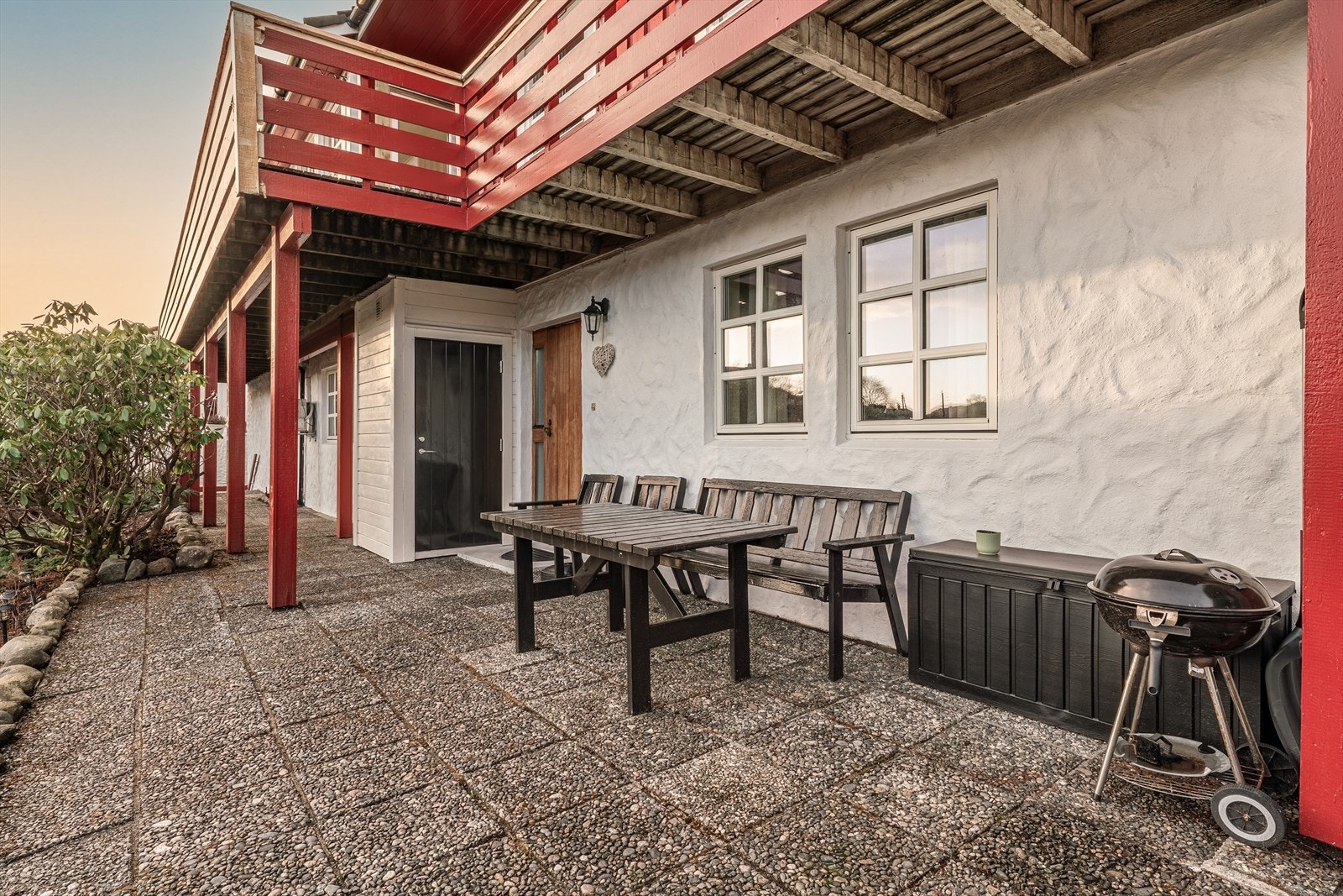 -Det er eget inngangsparti tilknyttet utleiedelen. Leiligheten er utleid for kr 11 000,-/mnd. - Galleribilde