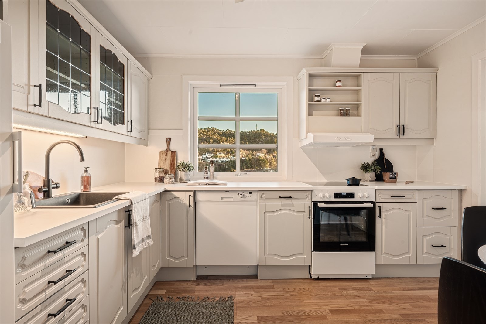 - Kjøkkenet måler 9,7m² - Galleribilde