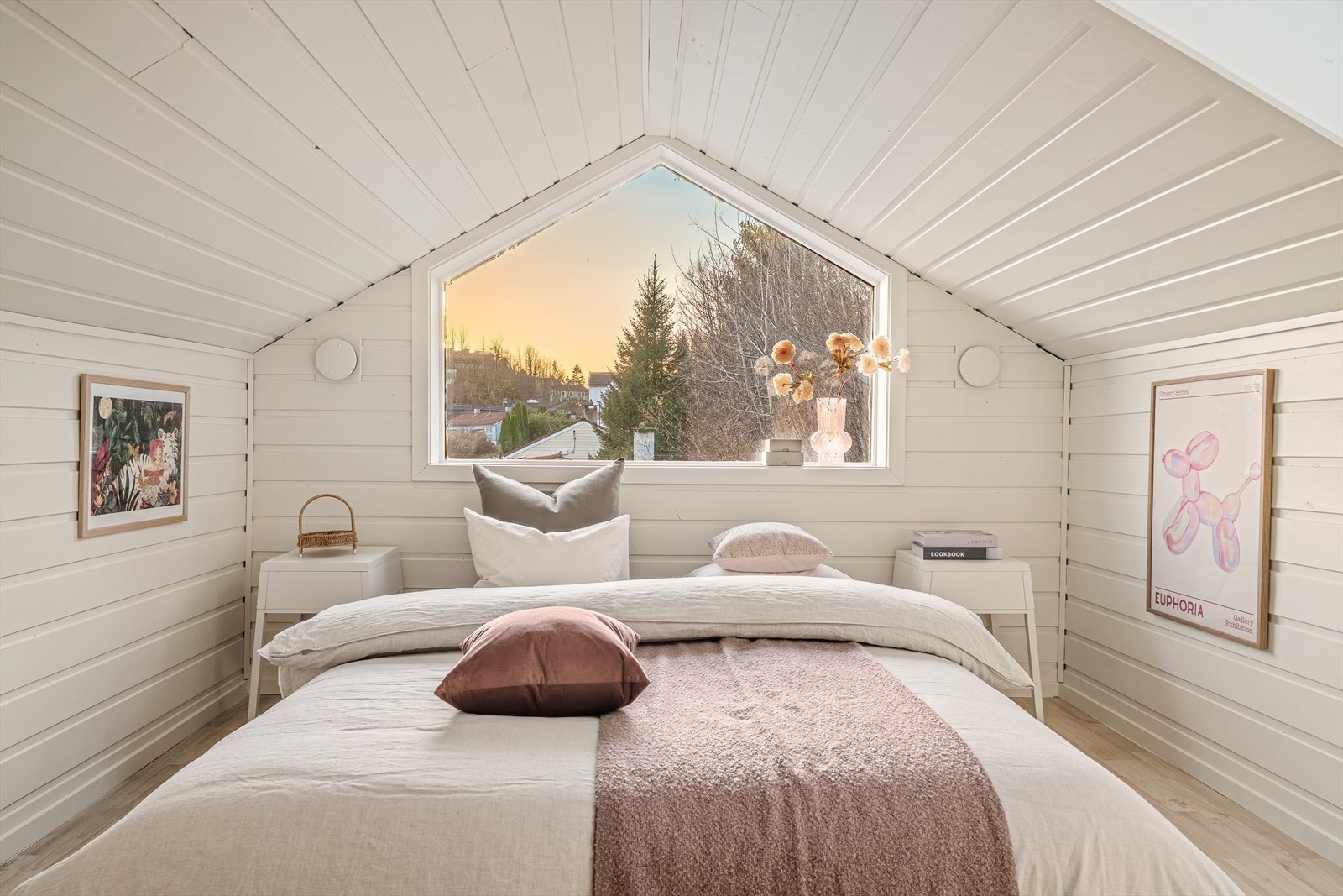 - Her er det god plass til dobbeltseng i ønsket størrelse - Galleribilde