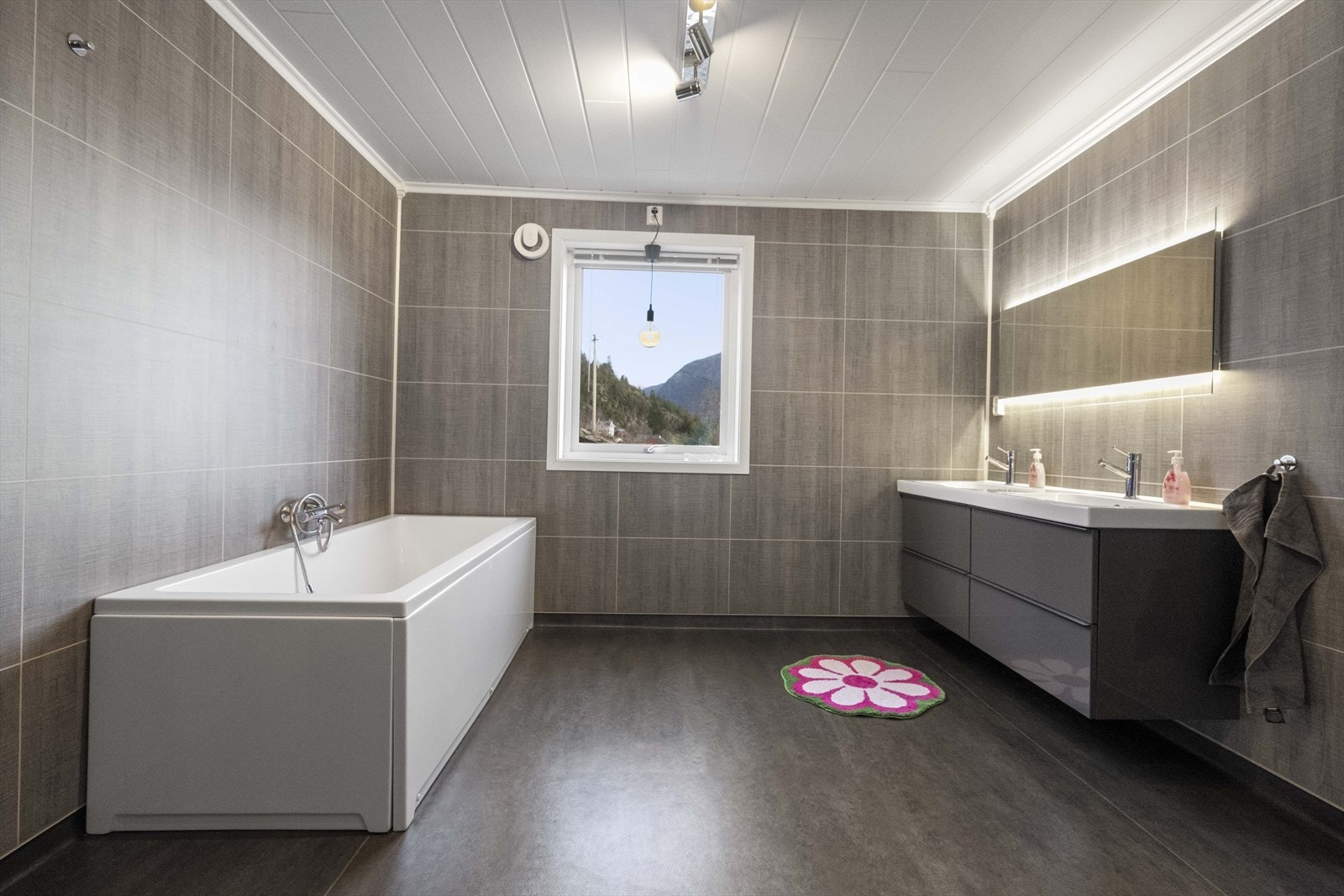 Badet på hovudplan blei bygd nytt i 2018 Galleribilde