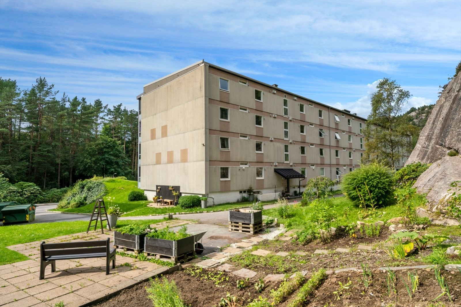 - Fra leiligheten har man umiddelbar nærhet til byfjellene og øvrige turområder - Galleribilde