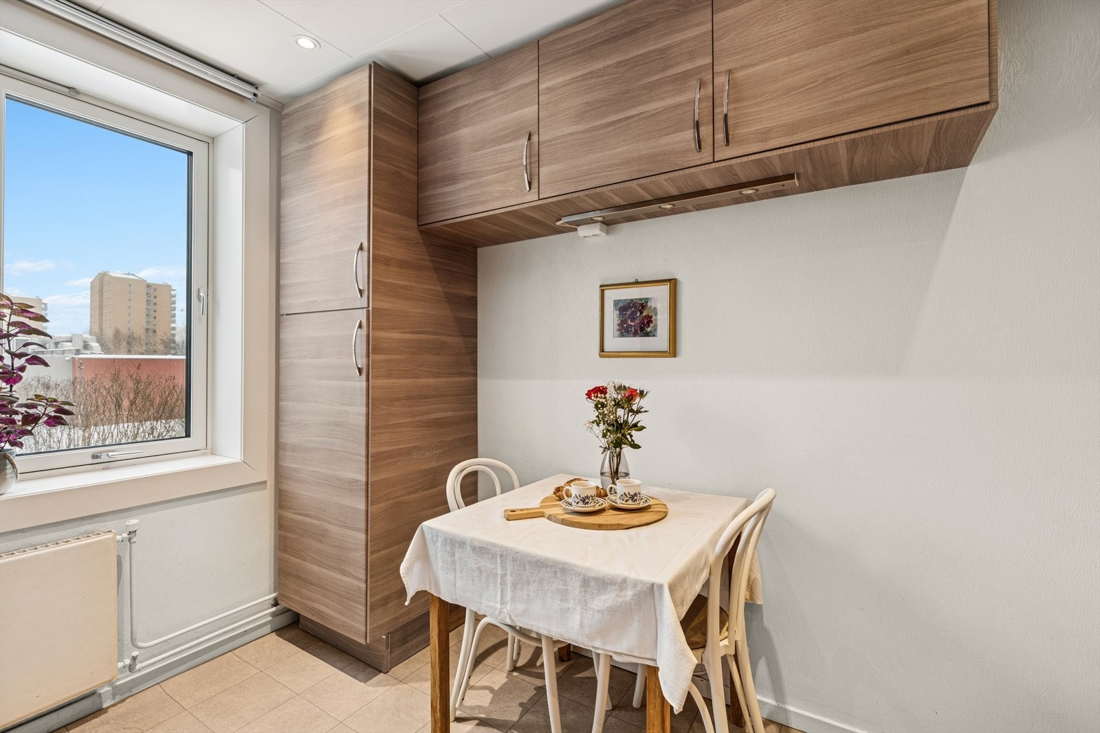 Koselig spiseplass på kjøkkenet. Galleribilde