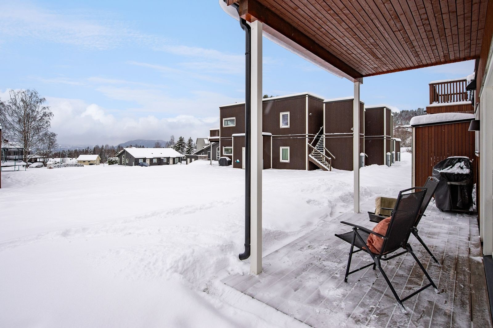Herfra er det umiddelbar nærhet til skog og mark med flotte turmuligheter. Galleribilde