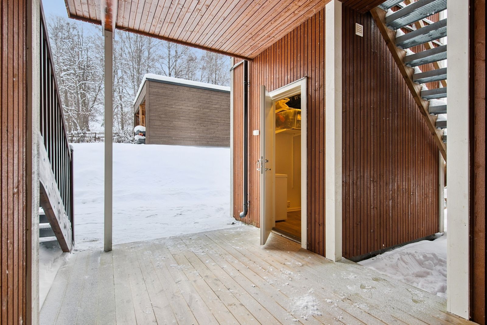 En praktisk, utvendig bod på 5 m² tilhører seksjonen. Galleribilde