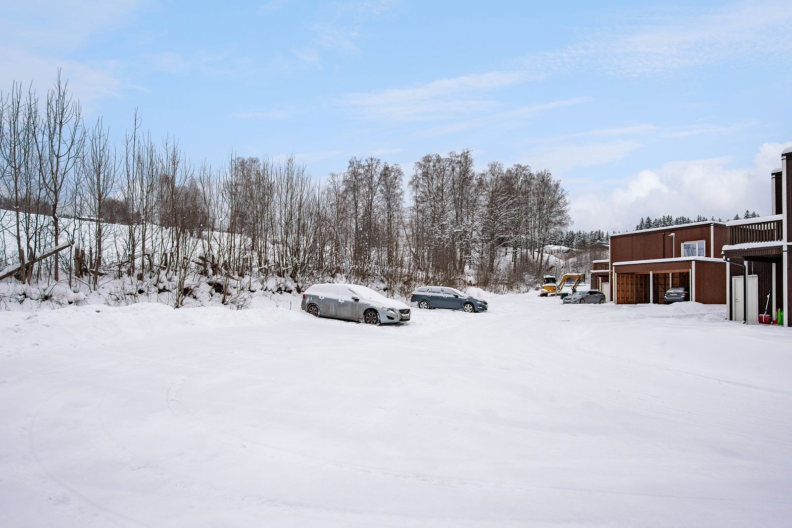 Området har gangavstand til Hempa skole og kort vei til flere barnehager. Galleribilde