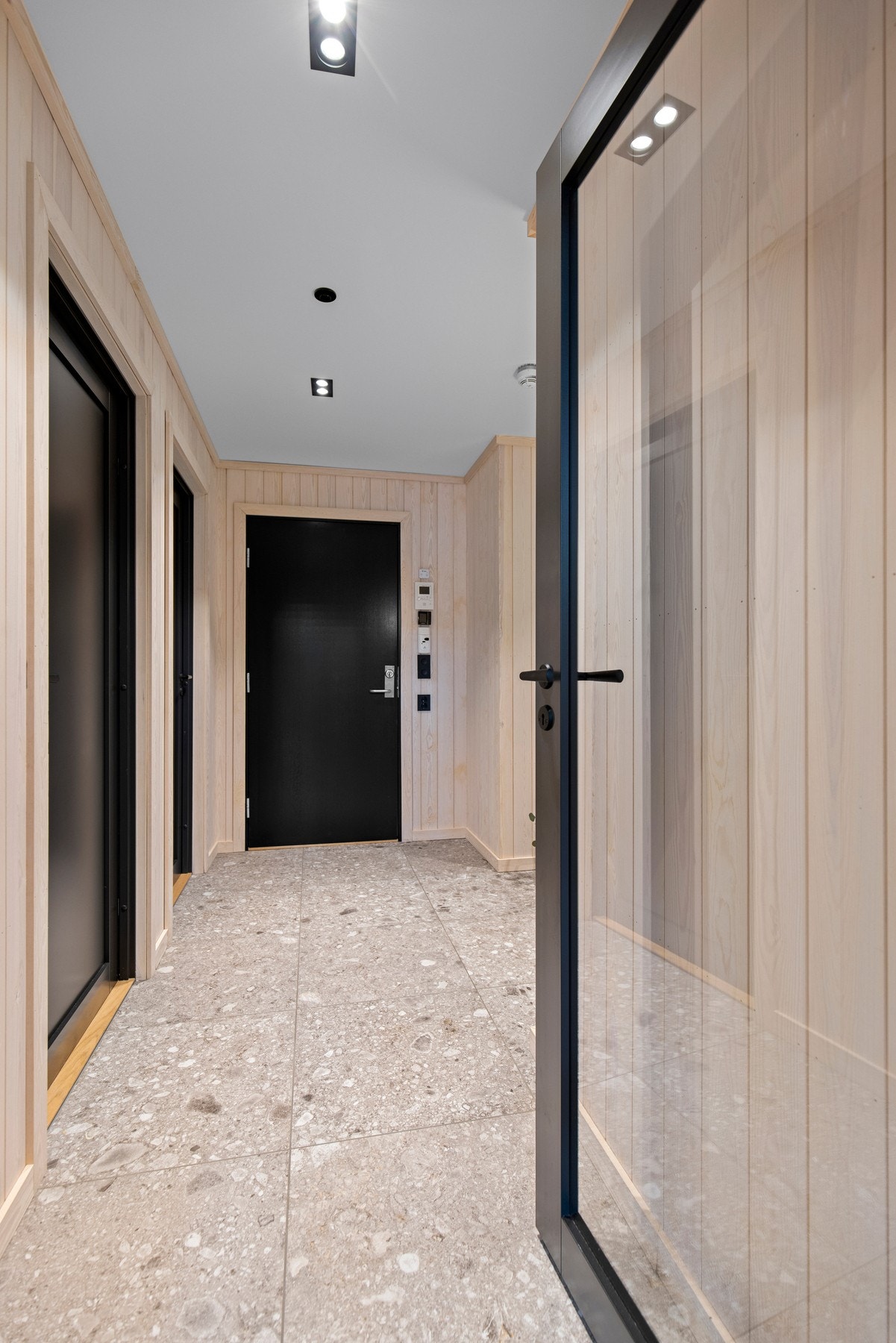 Glassdør mellom gang og soverom 2 og 3. Galleribilde