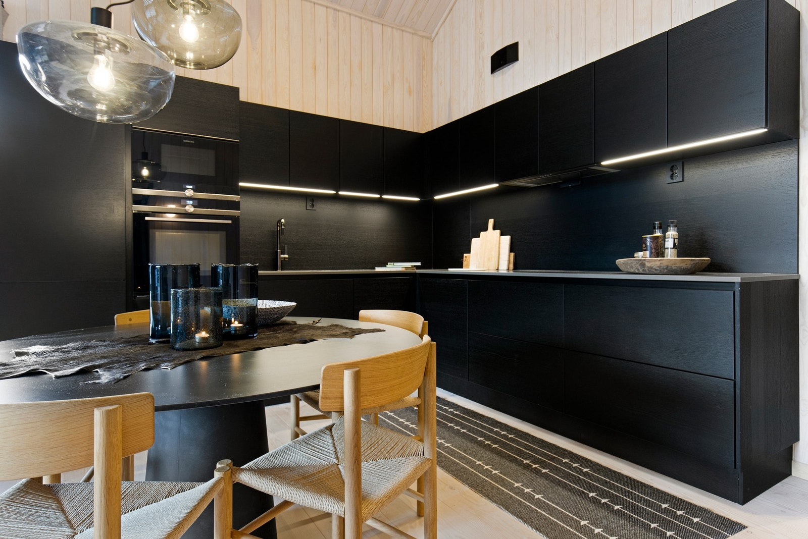 Lekkert kjøkken fra HTH med integrerte hvitevarer av god kvalitet. Galleribilde