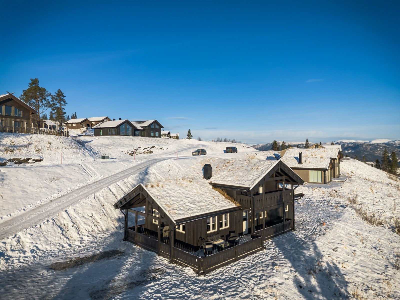 Godt med biloppstillingsplass på egen tomt. Galleribilde