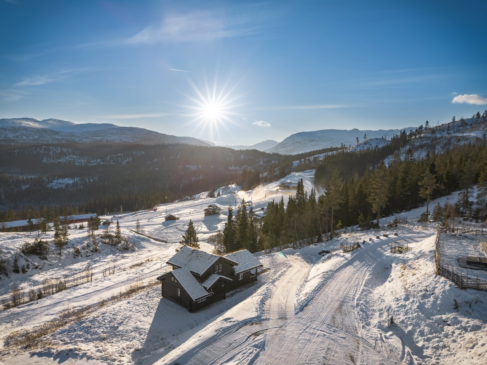 Har du spørsmål til eiendommen eller passer ikke oppsatt visning? Ta kontakt med eiendomsmegler på tlf eller e-post. Galleribilde
