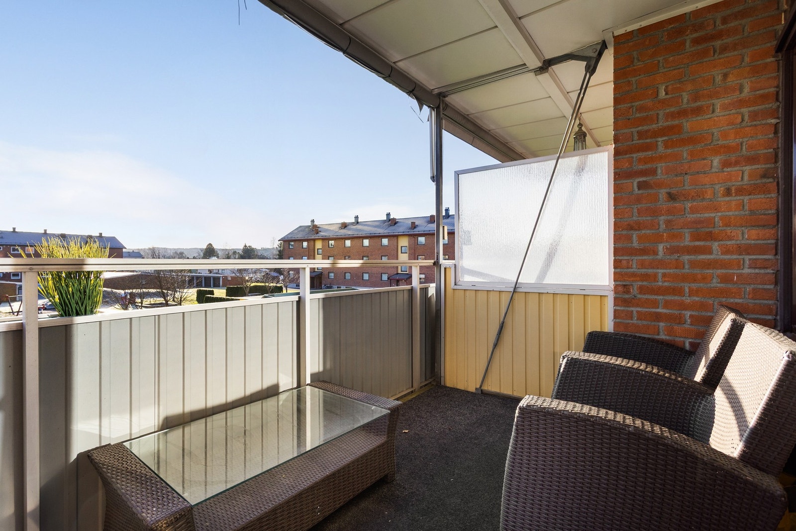 Vestvendt balkong med gode solforhold Galleribilde