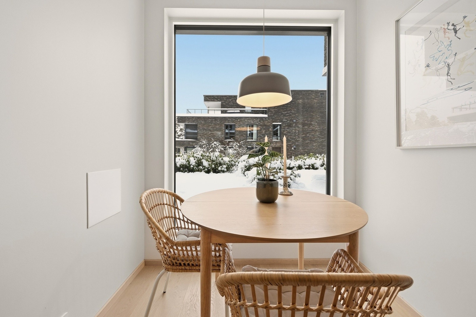 I tilknytning til kjøkkenet er det plass til en spisegruppe. Galleribilde