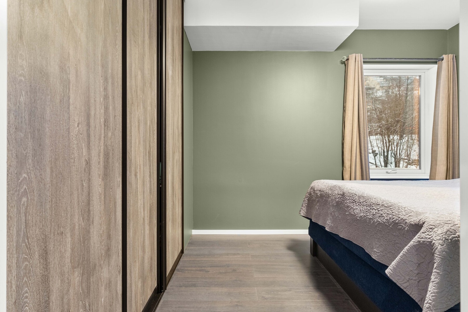 God plass til stor dobbeltseng. Galleribilde