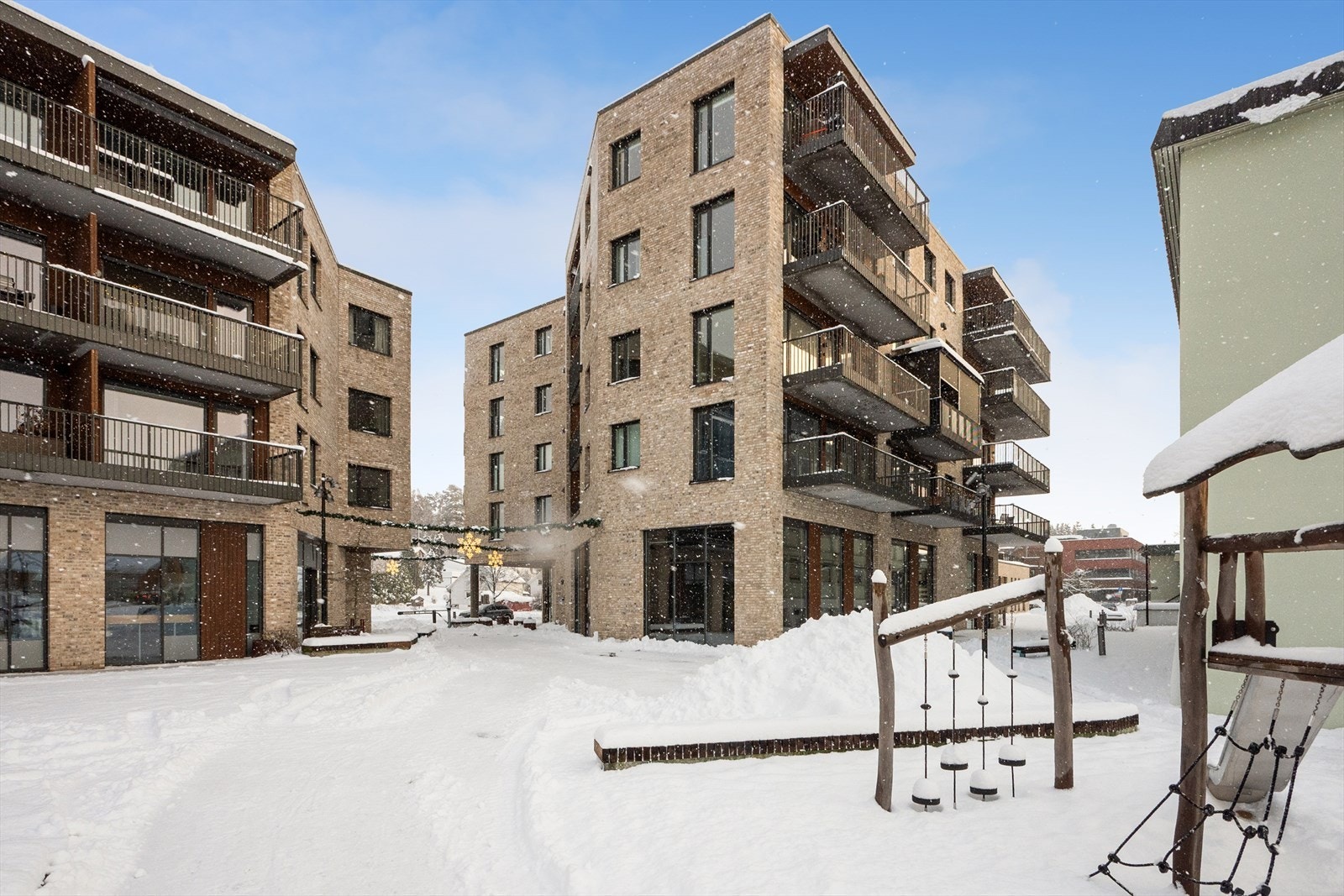 Sentrumsveien 9 er en stilren og moderne 4-roms eierleilighet med attraktiv beliggenhet midt i Vestby sentrum Galleribilde