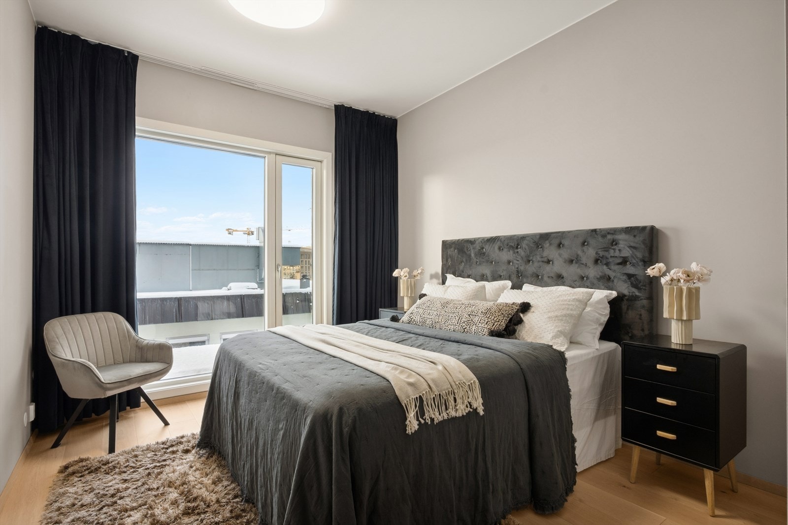 Romslig hovedsoverom med eget baderom. Galleribilde