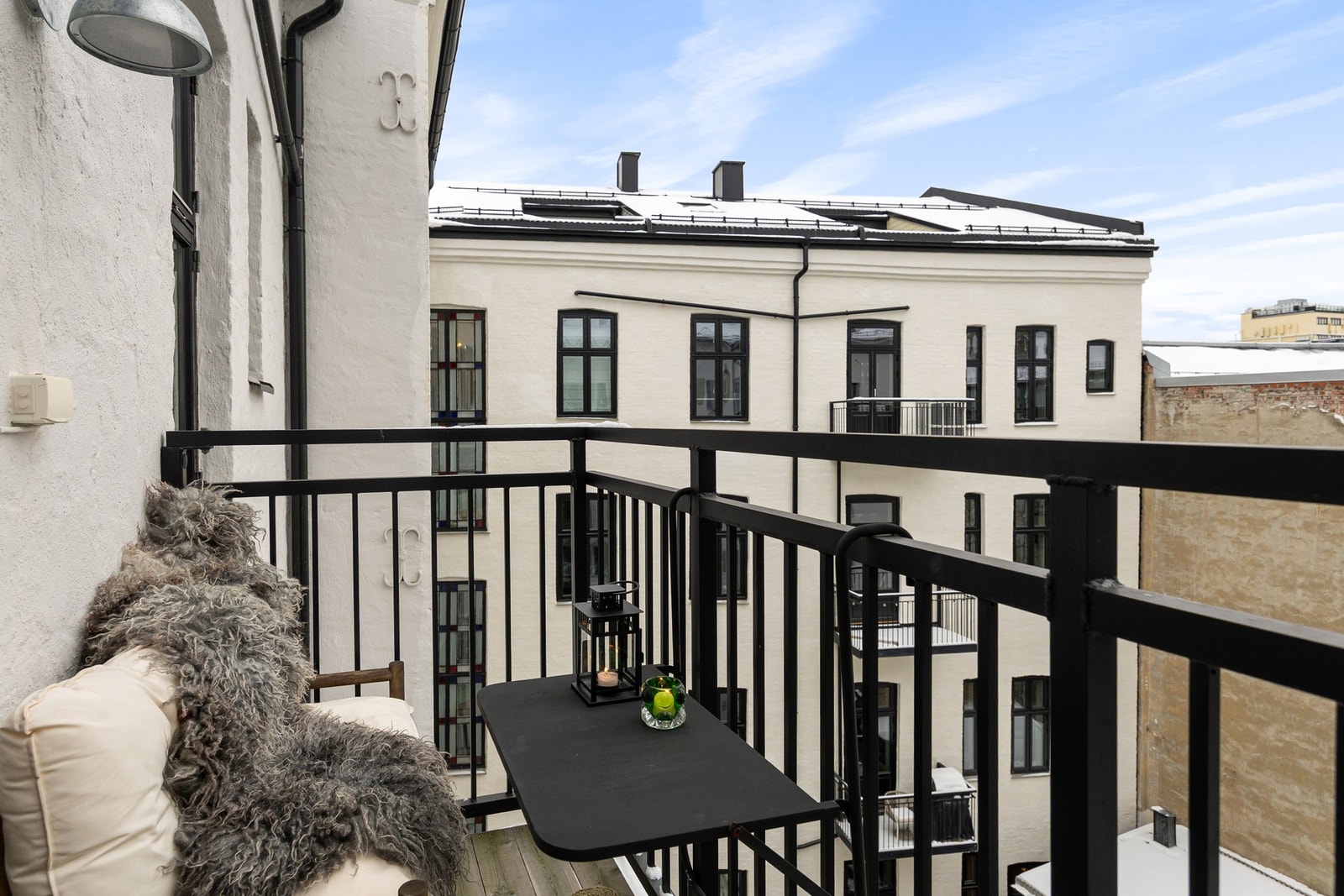 Sydøstvendt balkong med gode solforhold. Galleribilde