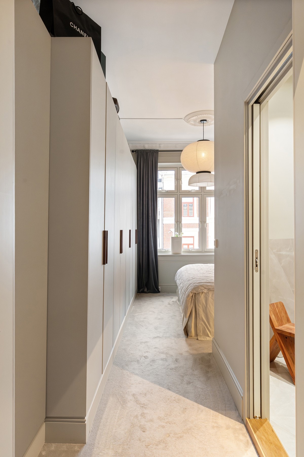 Romslig hovedsoverom med direkte adkomst til bad. Galleribilde