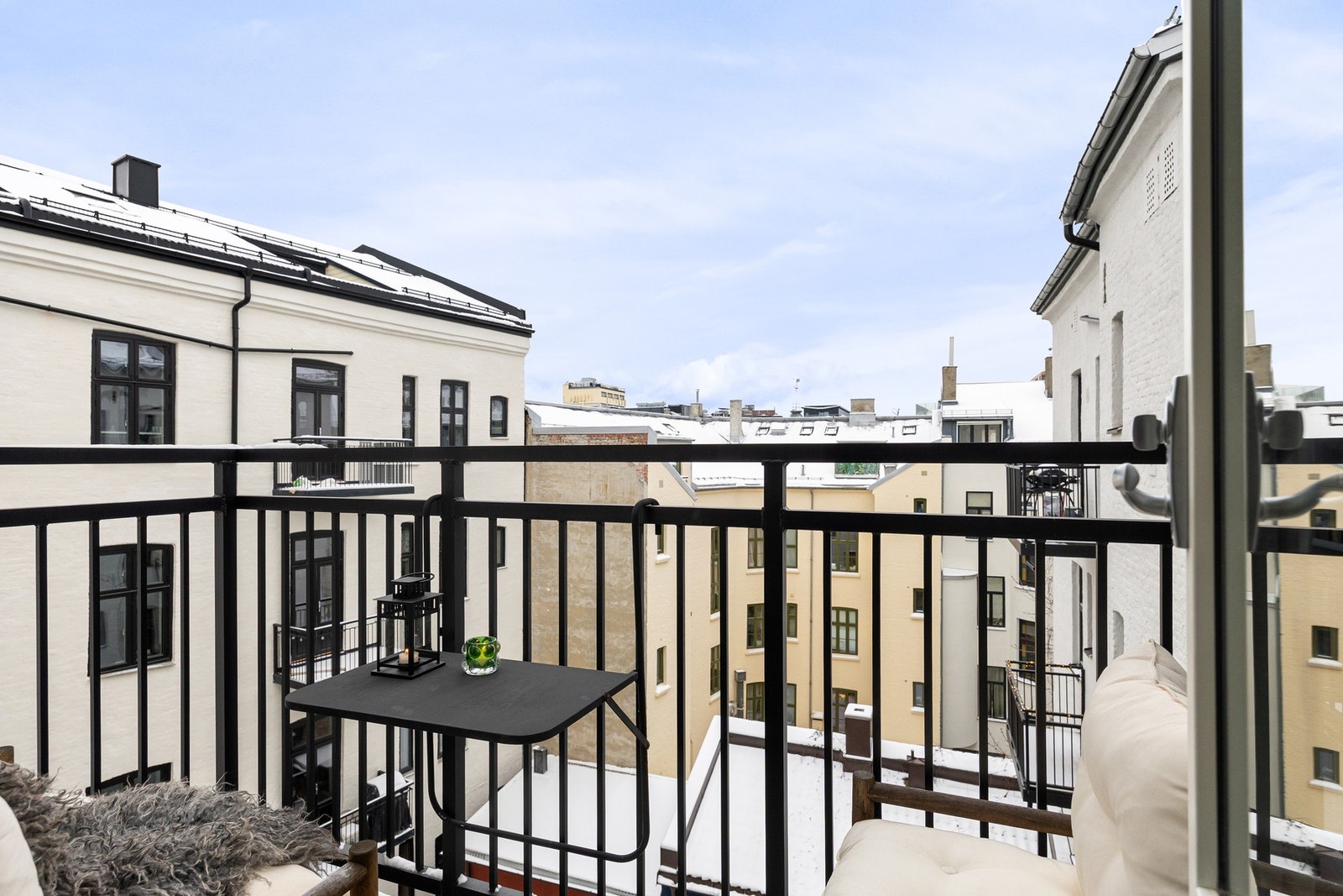 Lys og flott, pent oppusset 4-roms hjørneleilighet med attraktiv beliggenhet på Solli plass/Vika. Galleribilde