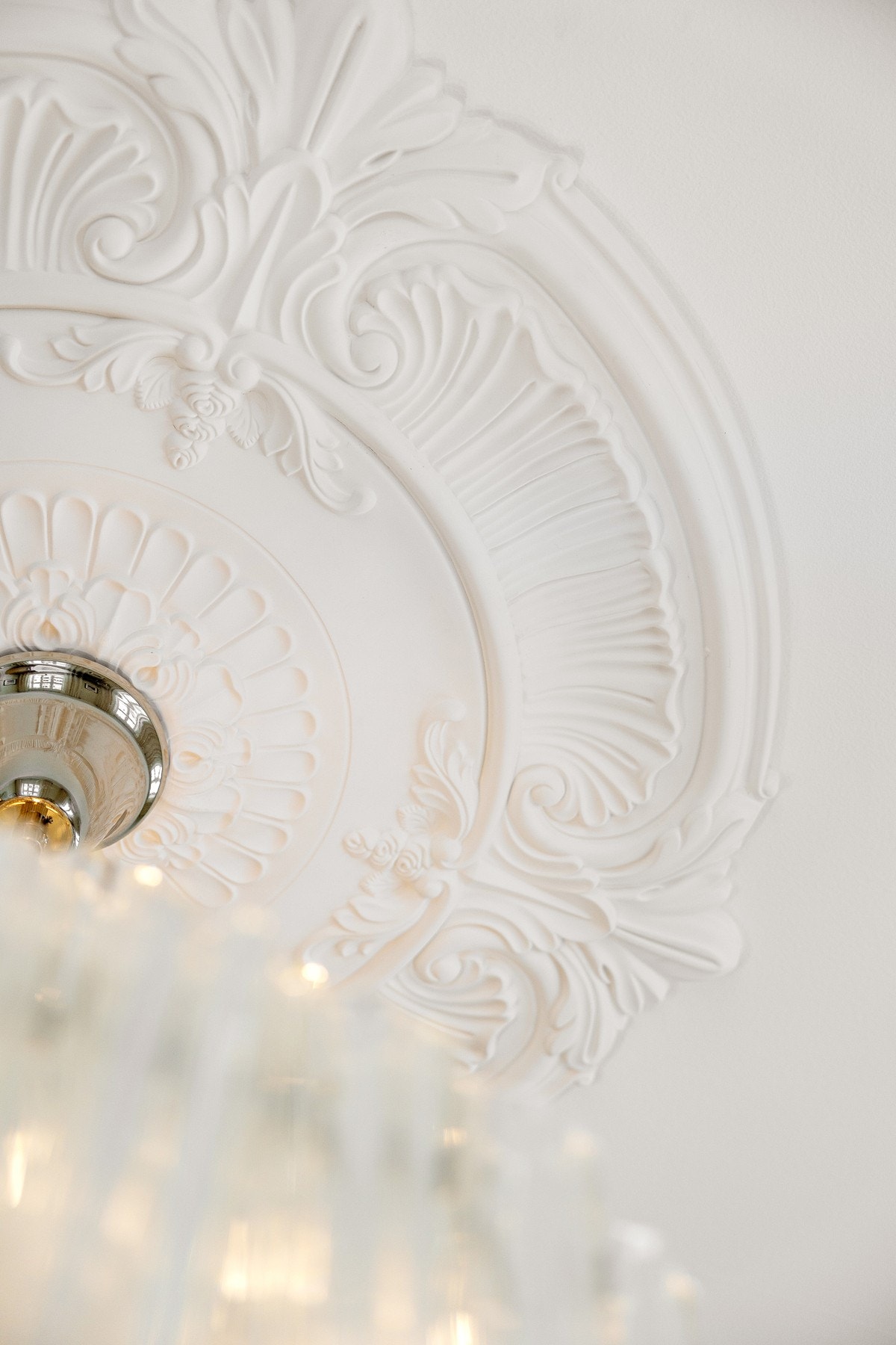 Rosett og stukkatur i himling. Galleribilde