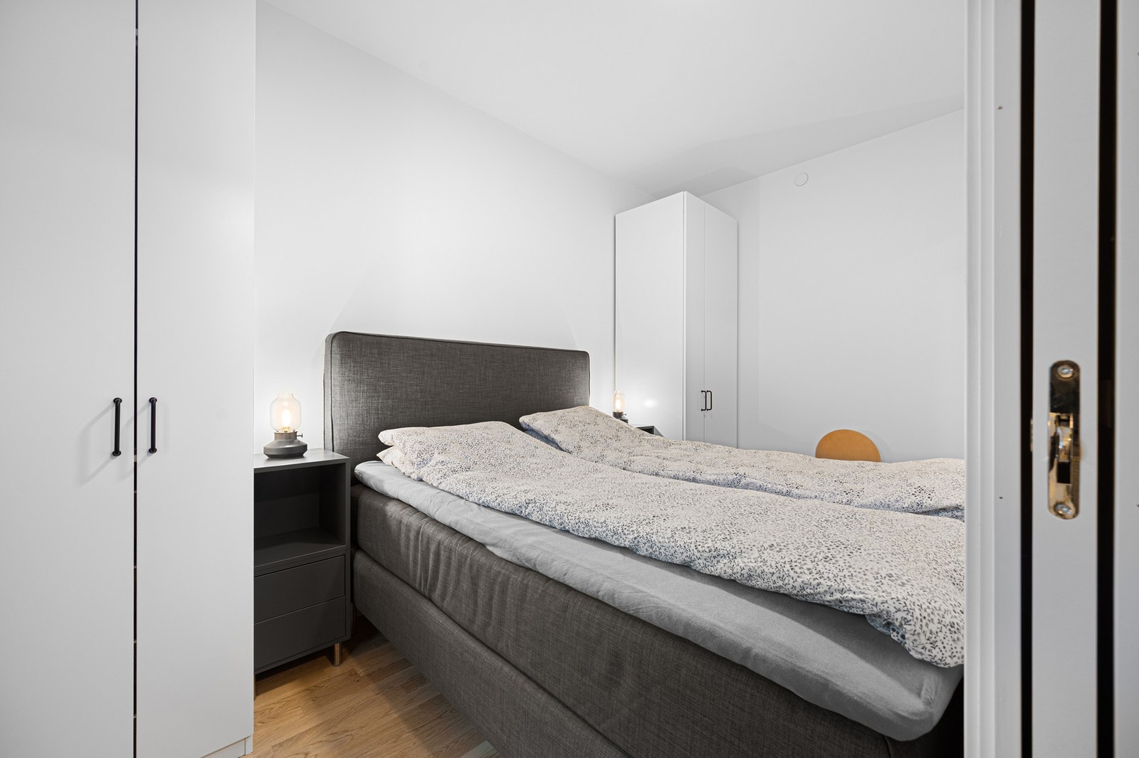 Romslig soverom på 8,4m². Galleribilde